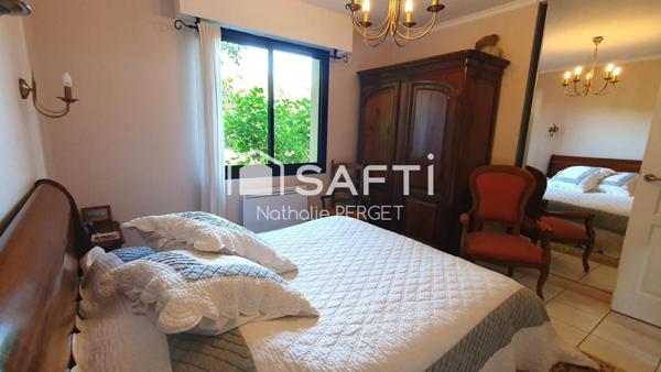 Maison au grand charme, nichée dans un parc de verdure calme, paisible à l'abris des regards