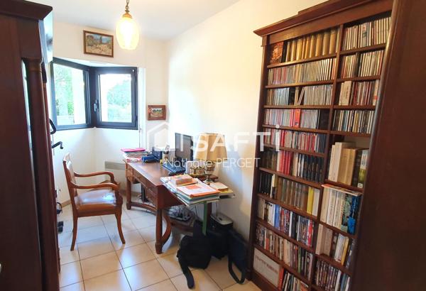 Maison au grand charme, nichée dans un parc de verdure calme, paisible à l'abris des regards