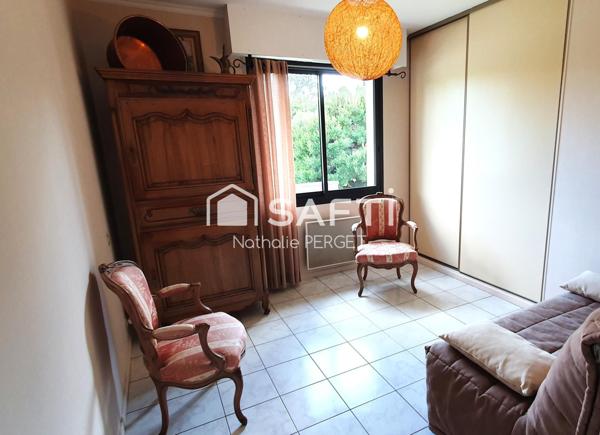 Maison au grand charme, nichée dans un parc de verdure calme, paisible à l'abris des regards