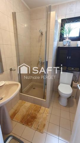 Maison au grand charme, nichée dans un parc de verdure calme, paisible à l'abris des regards