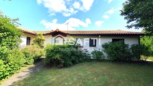 Maison au grand charme, nichée dans un parc de verdure calme, paisible à l'abris des regards