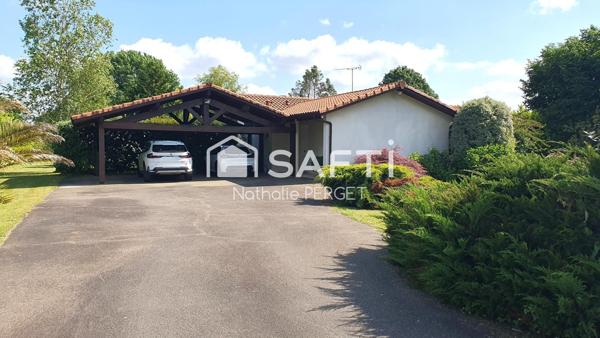 Maison au grand charme, nichée dans un parc de verdure calme, paisible à l'abris des regards