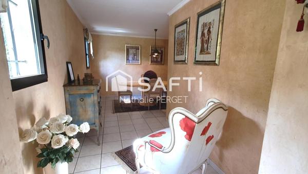 Maison au grand charme, nichée dans un parc de verdure calme, paisible à l'abris des regards