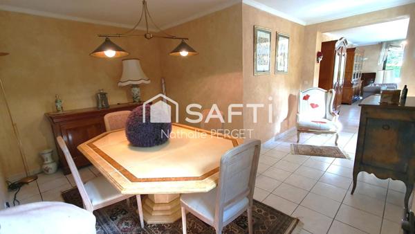 Maison au grand charme, nichée dans un parc de verdure calme, paisible à l'abris des regards