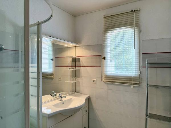 Belle propriété avec 2 maisons indép. --- travaux à prévoir