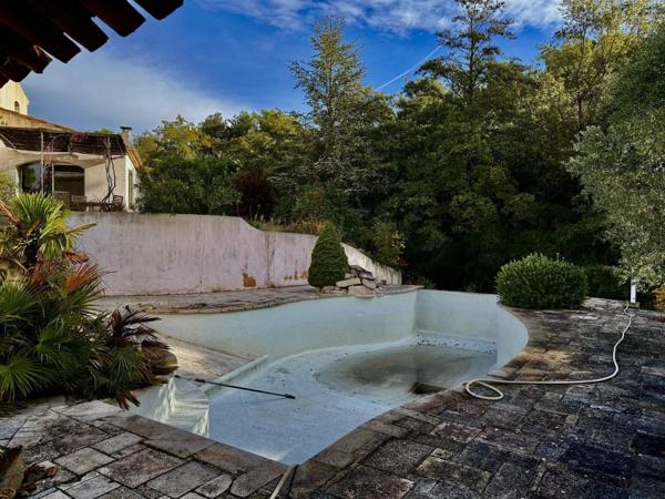 Belle propriété avec 2 maisons indép. --- travaux à prévoir