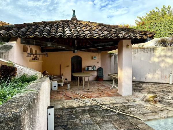 Belle propriété avec 2 maisons indép. --- travaux à prévoir