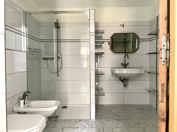 Belle propriété avec 2 maisons indép. --- travaux à prévoir