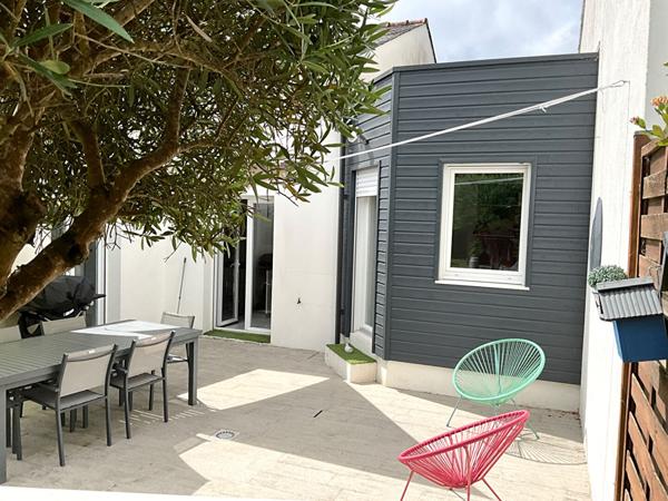 Orvault Grand Val : En vente, maison de 139 m², 4 chambres, baignée de lumière, cuisine A/E, jardin intime, proche tramway.