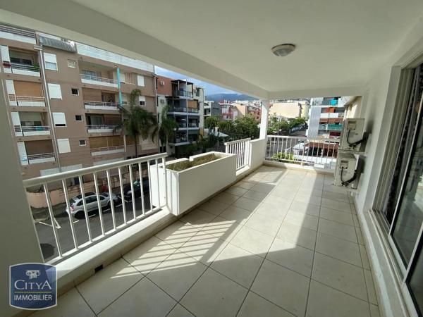 Appartement à louer 3 pièces 73.78m² Saint-Denis (97490)