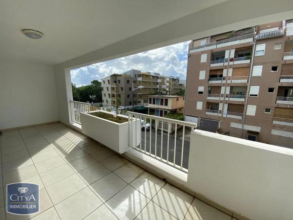 Appartement à louer 3 pièces 73.78m² Saint-Denis (97490)