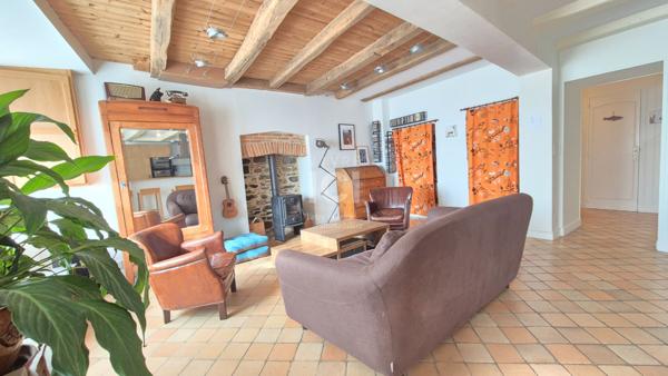 Maison familiale en plein bourg de Saint-Étienne-de-Montluc - Rare sur le secteur