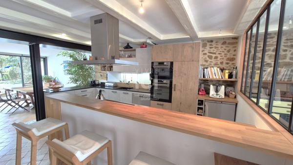 Maison familiale en plein bourg de Saint-Étienne-de-Montluc - Rare sur le secteur