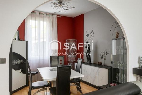 Maison de ville élégante, à proximité de toutes les commodités