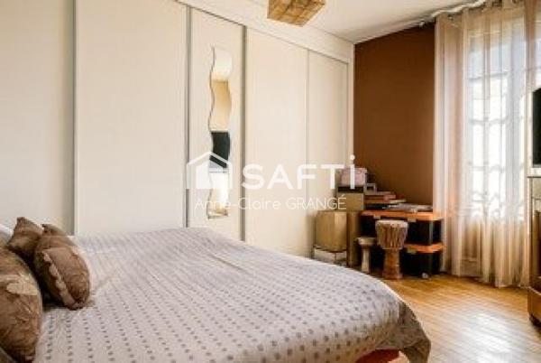 Maison de ville élégante, à proximité de toutes les commodités