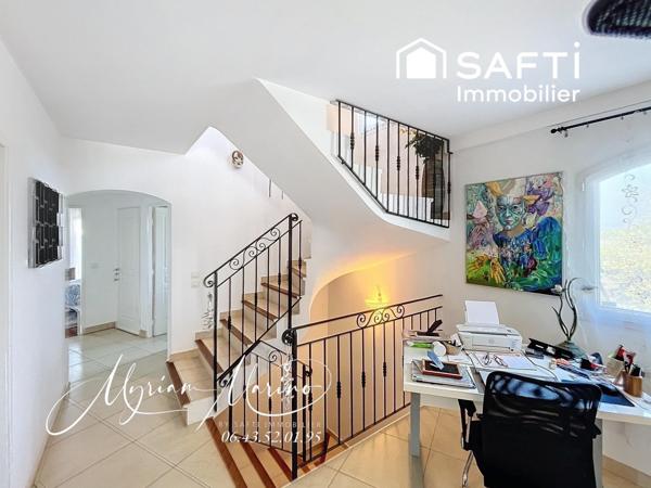 Villa de Prestige à Saint-Aygulf – 220 m², Piscine, aperçu Mer et Appartement F2 Indépendant | Côte d’Azur