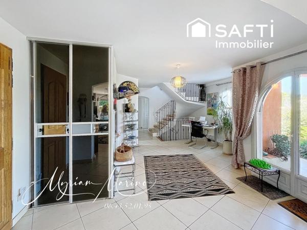 Villa de Prestige à Saint-Aygulf – 220 m², Piscine, aperçu Mer et Appartement F2 Indépendant | Côte d’Azur