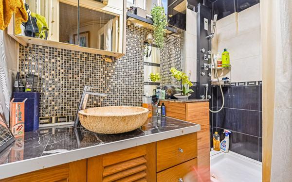 Appartement à vendre    2 pièces • 39,78 m2 Paris 18