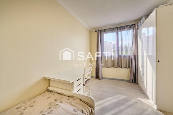 Appartement 4 pièces 3 chambres de 78 m2 avec une place de parking et une cave au sous sol situé à Asnières sur Seine
