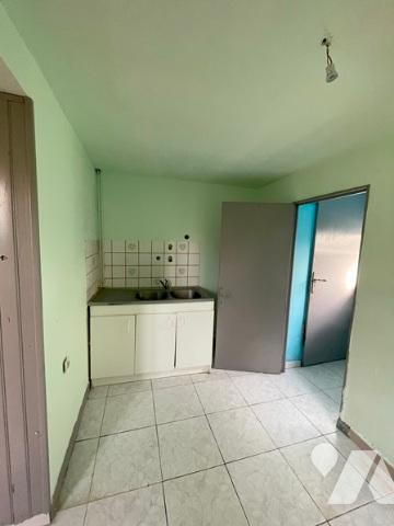 UNE MAISON A USAGE D'HABITATION