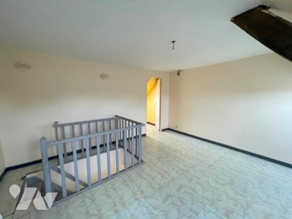 UNE MAISON A USAGE D'HABITATION