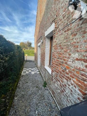 UNE MAISON A USAGE D'HABITATION