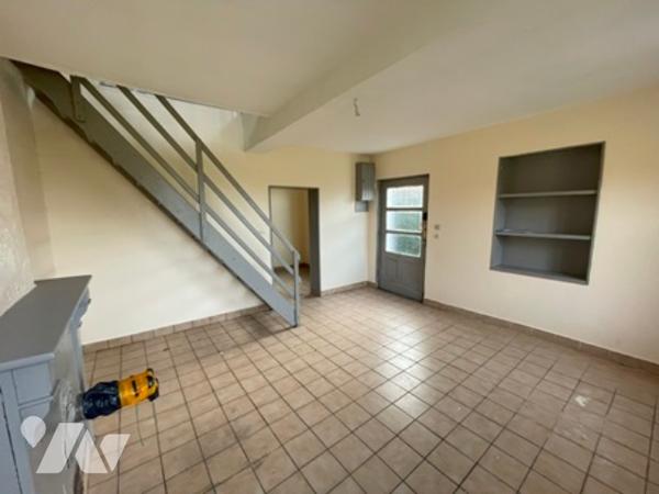 UNE MAISON A USAGE D'HABITATION
