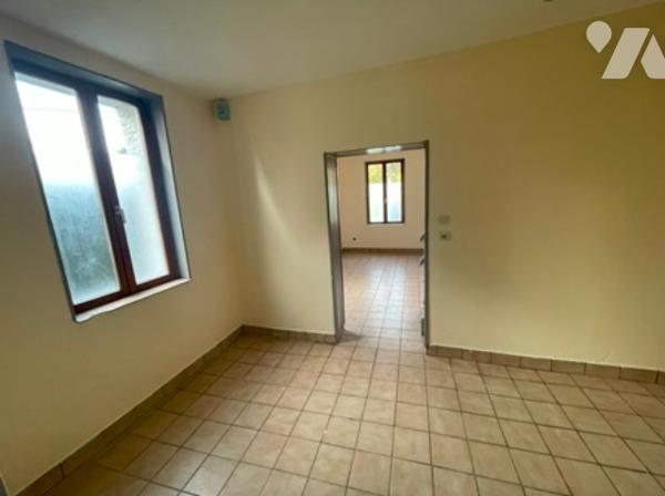 UNE MAISON A USAGE D'HABITATION