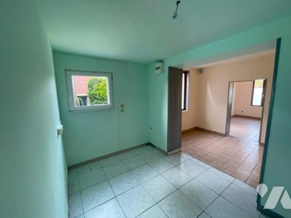 UNE MAISON A USAGE D'HABITATION