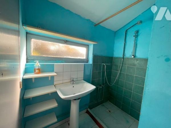 UNE MAISON A USAGE D'HABITATION