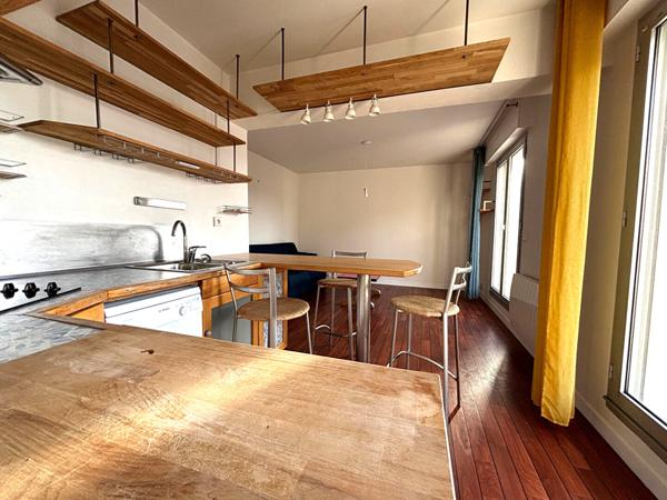 Appartement à vendre à Vannes 2 pièces centre-ville avec un grand balcon au calme proche toutes commodités à pieds