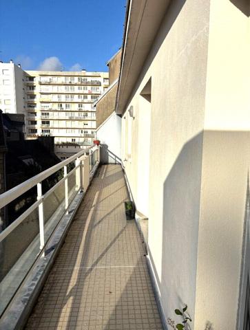 Appartement à vendre à Vannes 2 pièces centre-ville avec un grand balcon au calme proche toutes commodités à pieds