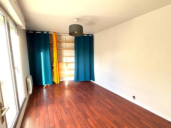 Appartement à vendre à Vannes 2 pièces centre-ville avec un grand balcon au calme proche toutes commodités à pieds