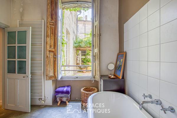 Maison de caractère, sublimée par une cour extérieure et une rénovation inspirée