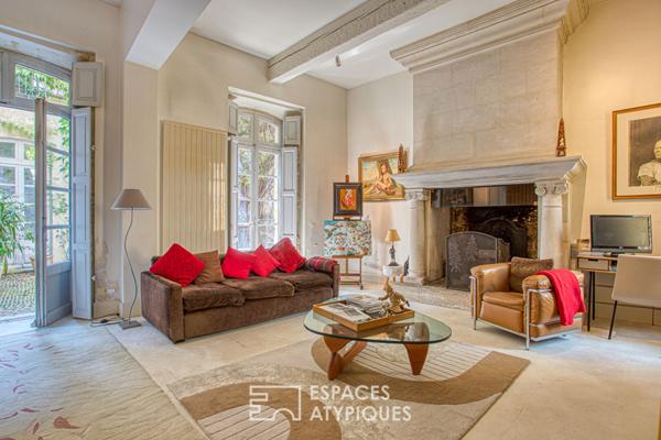 Maison de caractère, sublimée par une cour extérieure et une rénovation inspirée