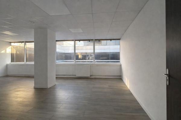 Bureau Cergy 1 pièce(s) 34 m2 €69 000 ** - Référence 11151