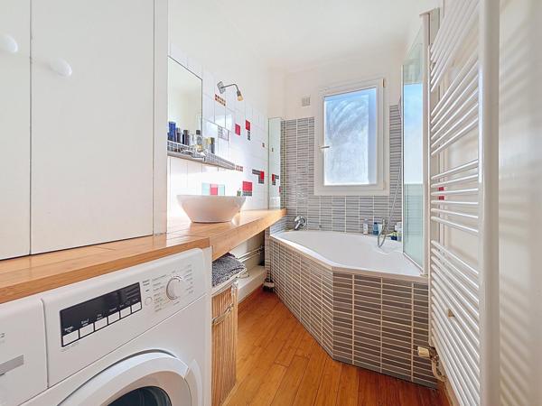 APPARTEMENT 2 PIECES AVEC TERRASSE ET JARDIN