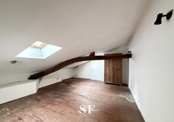 Maison 7 pièce(s) 1 chambre(s) 240 m²