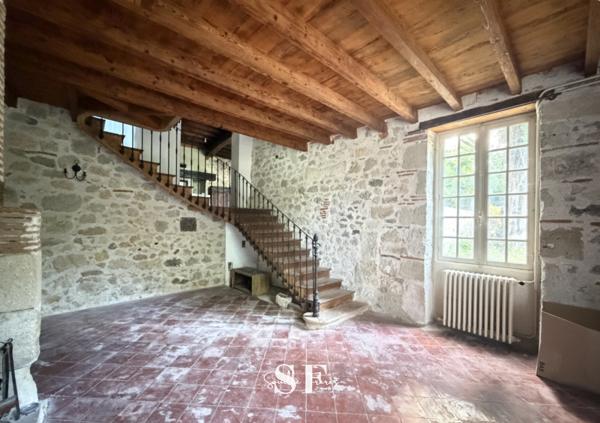 Maison 7 pièce(s) 1 chambre(s) 240 m²