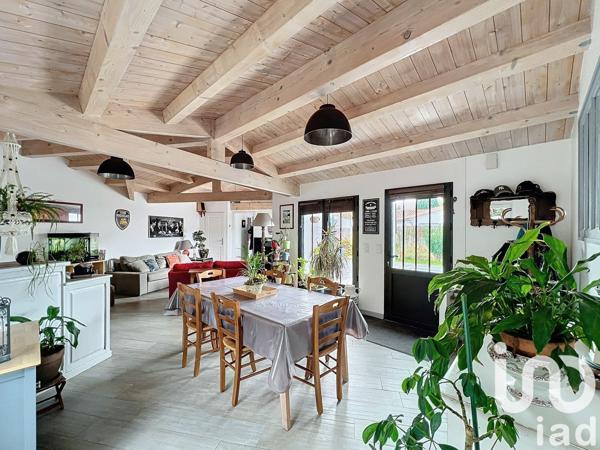 Maison traditionnelle 6 pièces de 120 m² à Rivedoux-Plage (17940)