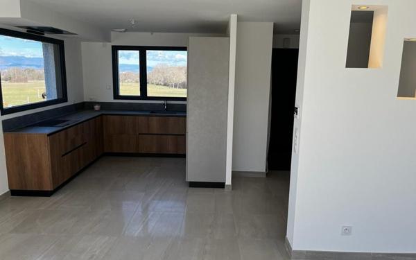 Maison à louer    5 pièces • 104,60 m2 Neydens