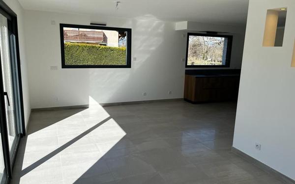 Maison à louer    5 pièces • 104,60 m2 Neydens