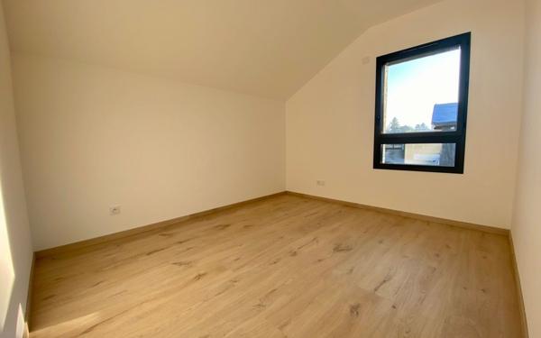 Maison à louer    5 pièces • 104,60 m2 Neydens