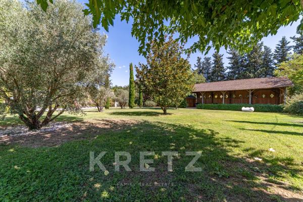 AUTHENTIQUE BASTIDE DU XVIIIe & SA BERGERIE RÉNOVÉE _650 M2 _14 CHAMBRES