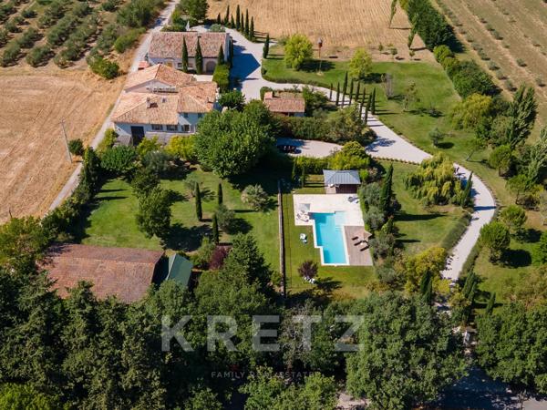 AUTHENTIQUE BASTIDE DU XVIIIe & SA BERGERIE RÉNOVÉE _650 M2 _14 CHAMBRES