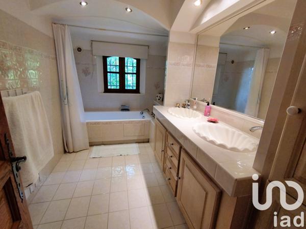 Maison à vendre 7 pièces 202 m² Saint-Cézaire-sur-Siagne