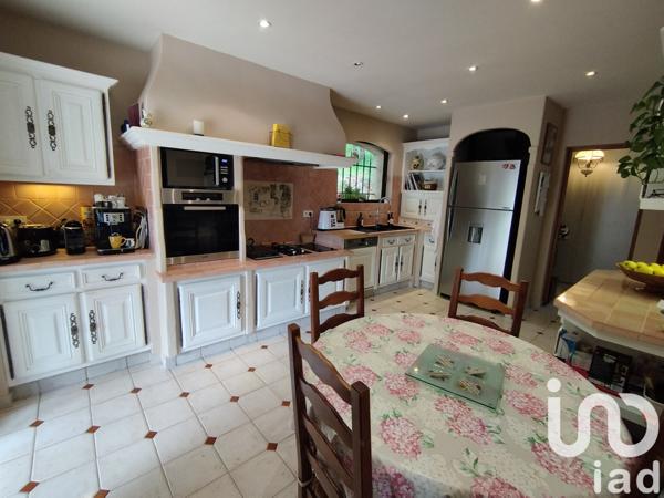 Maison à vendre 7 pièces 202 m² Saint-Cézaire-sur-Siagne