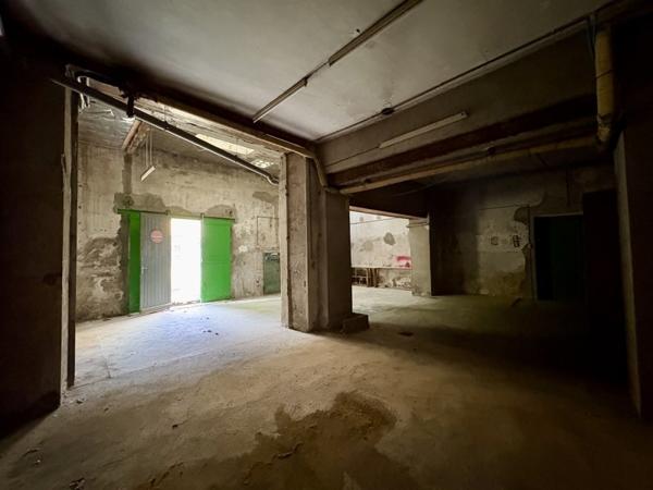 Parking à vendre |  Carcassonne |  | 90 m²