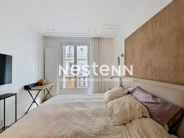 Appartement 3 pièces entièrement rénové aux Batignolles rue Nollet, immeuble de charme, ascenseur voté, prestations de qualité au coeur du quartier recherché