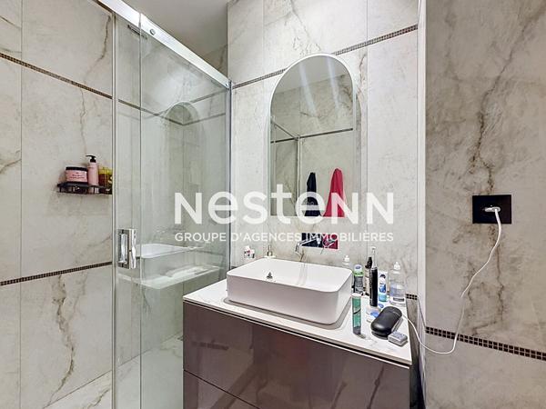 Appartement 3 pièces entièrement rénové aux Batignolles rue Nollet, immeuble de charme, ascenseur voté, prestations de qualité au coeur du quartier recherché